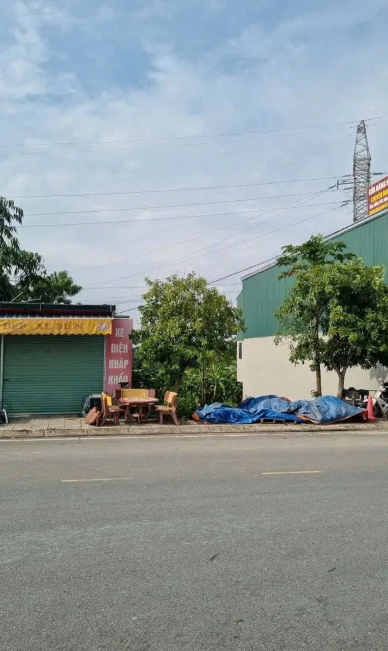 Gia đình bán đất mặt Quốc Lộ 32C, cổng Chính Đền Hùng - Việt Trì, Phú Thọ. DT 138m MT Rộng, KD đỉnh